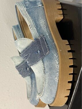 Steve Madden Light Blue Denim Loafers with Tan Lug Sole